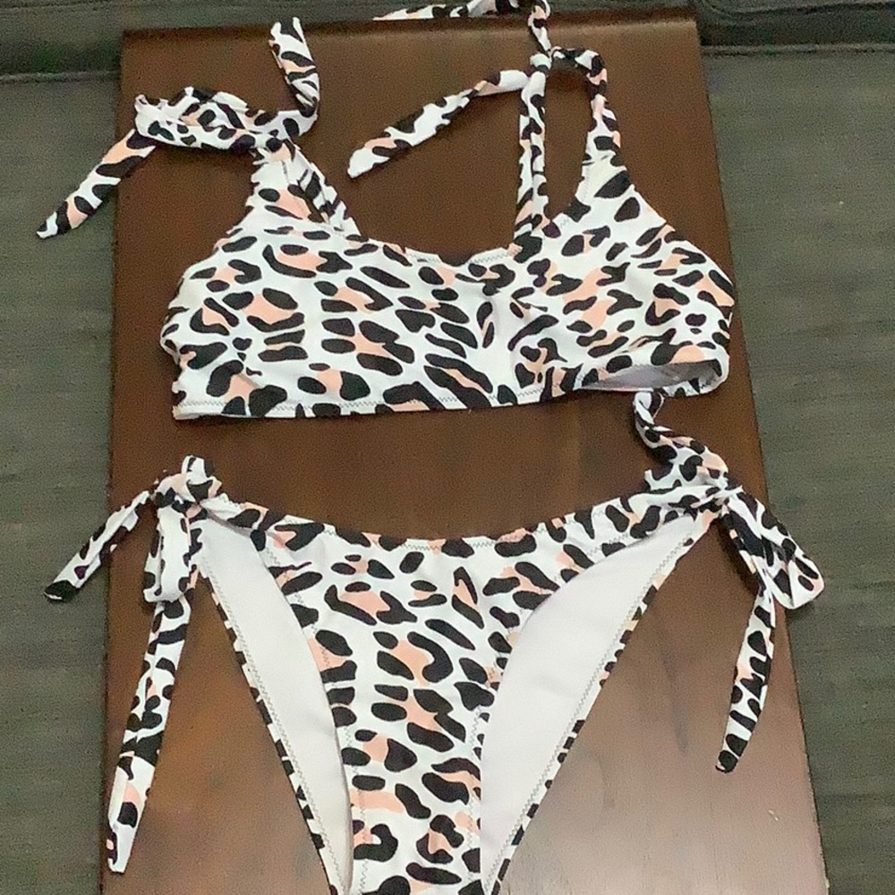 M bikini ties over shoulders and on bottoms